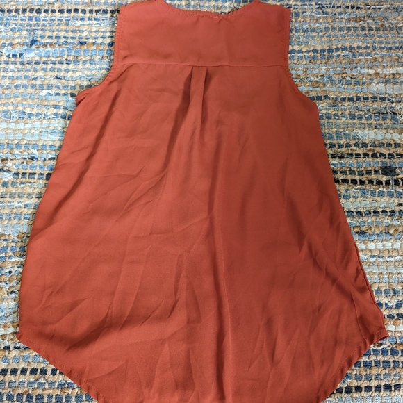 Rust Sleeveless Button Front Blouse Cami Top XS Lightweight Flowy Office Siren E - Picture 6 of 6
